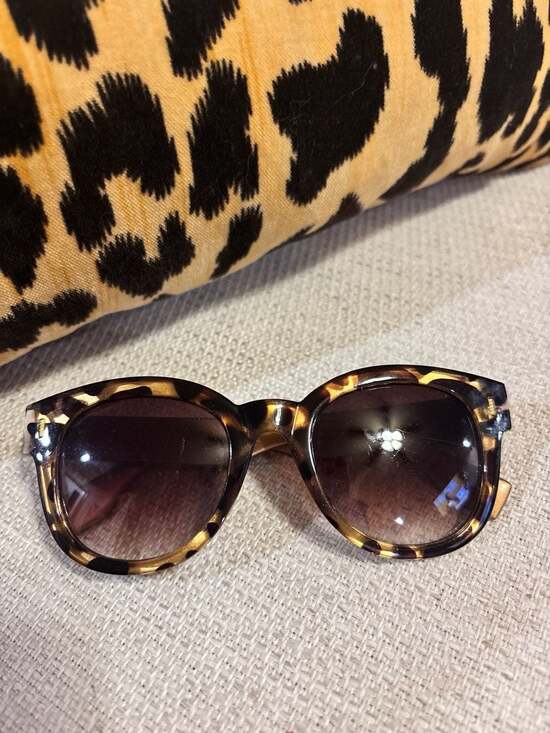 Laundry by Shelli Segal Accessories - Laundry By Shelli Segal Tortoise Sunglasses